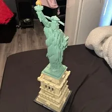 LEGO ARCHITECTURE: Statue of Liberty (21042) No Box/Instructions