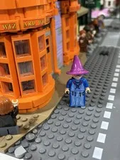 Professor Sybill Trelawney Minifigure