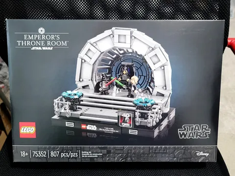 RETIRED 2023 LEGO Star Wars Emperor's Throne Room Diorama #75352 - SEALED NEW