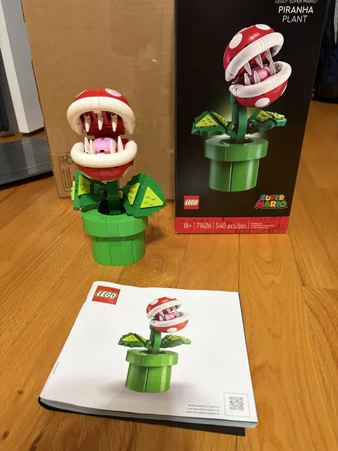 LEGO 71426 “LEGO SUPER MARIO PARINHA PLANT” USED WITH BOX AND MANUAL