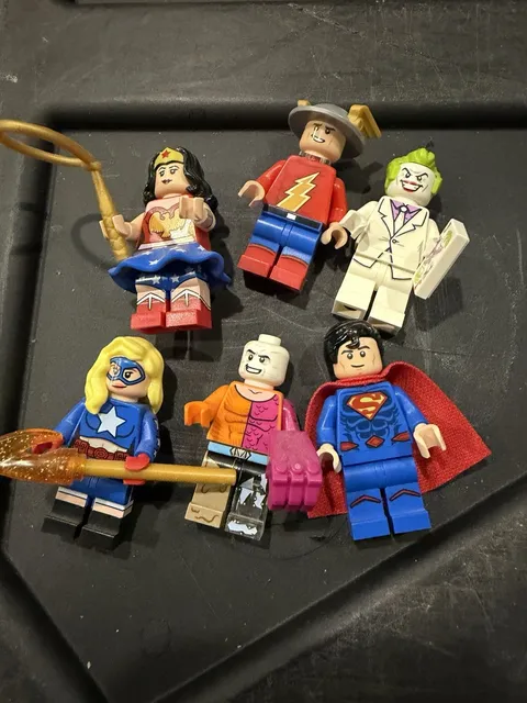 LEGO Mini-figure DC Super Heroes, Joker, Flash, Super Man, & More (Lot Of 6)