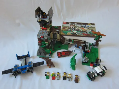 LEGO 5987 Adventurers Dino Research Compound, incl manual, complete set