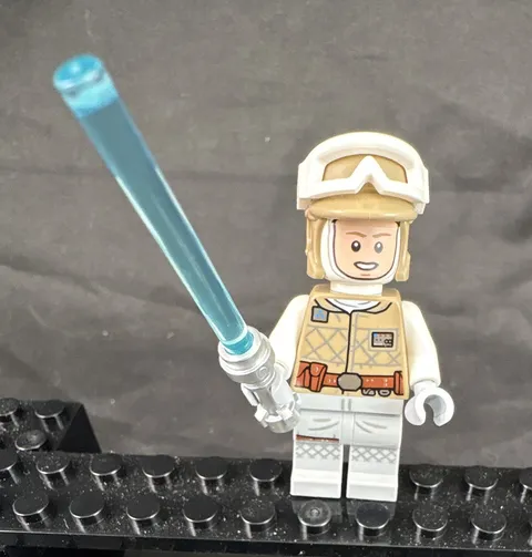 LEGO Star Wars Luke Skywalker (Hoth) Minifigure w/ Blue Lightsaber