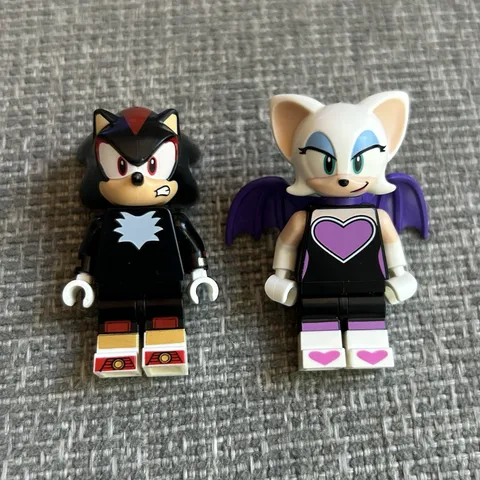 LEGO Sonic the Hedgehog Shadow & Rouge Minifigures