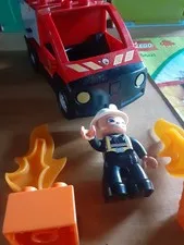 Lego Duplo 5601    parts ... vehicle  flames and firefighter.. Lego Ville