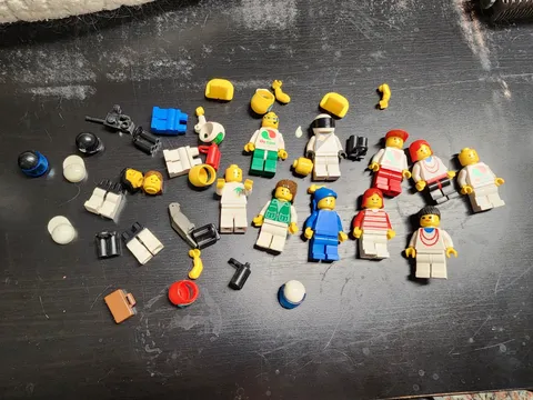 LEGO Minifigure lot 10 minifig includes extra pieces.