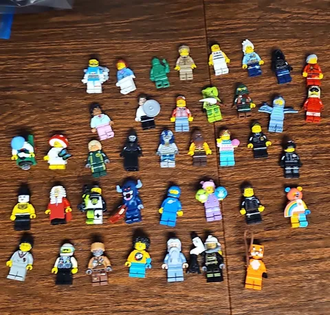 LEGO Minifigures Mixed Minifigure Lot Batman Spider-Man Venom Hulk Age 4+
