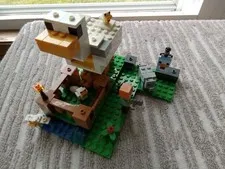 LEGO Minecraft: The Chicken Coop (21140)