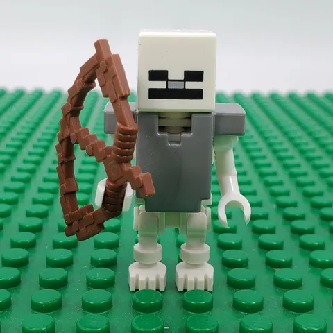 LEGO Minecraft Minifigure - Skeleton w/Silver Armor - From Set 21127 min033