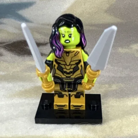 LEGO Marvel Studios Gamora Minifigure w/ 2 Swords & Black Display Base