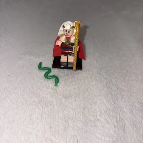 LEGO King Tut Pharaoh 71017 Egyptian Minifigure Figure with Snake & Base