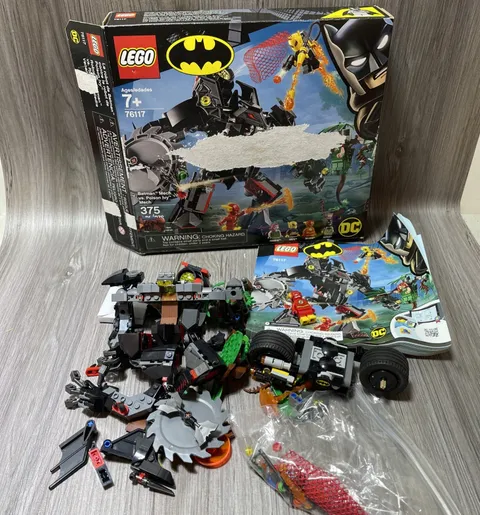 LEGO DC Comics Super Heroes: Batman Mech vs. Poison Ivy Mech (76117) INCOMPLETE