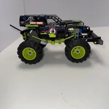 LEGO TECHNIC: Monster Jam Grave Digger (42118) READ
