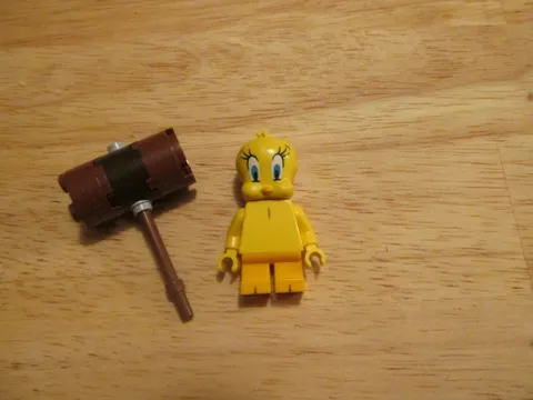 LEGO  Looney Tunes Minifigure Tweety Bird