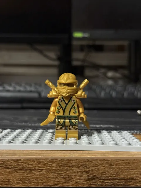 Original Authentic Lego Ninjago Golden Ninja. Mint Condition. Lloyd Golden Nina