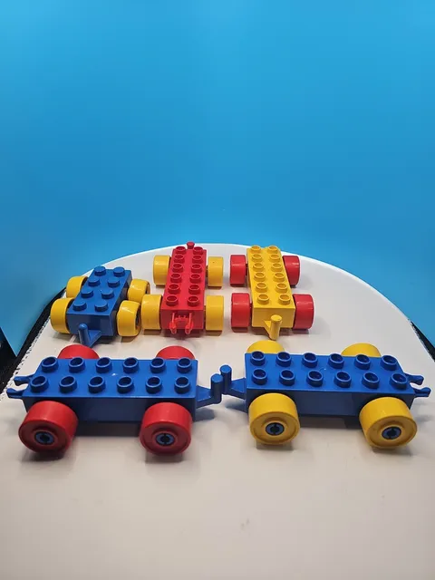 Lego Duplo TYCO- Lot Of 5 Car Base Chassis Pieces With Wheels Various Size/Color