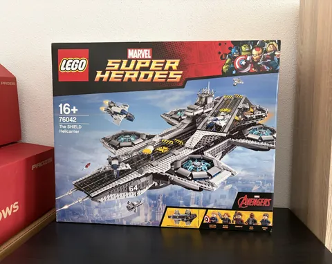 LEGO Marvel 76042: The Shield Helicarrier MIB NEW & Unopened PERFECT CONDITION