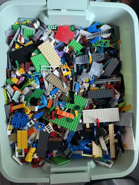 Bulk LEGO 5 Pound Lot Modern AND Vintage Pieces Bricks and Parts w/ FREE MINIFIG