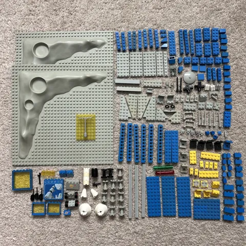 LEGO Space: Beta I Command Base (6970) 95% Complete, Includes antenna