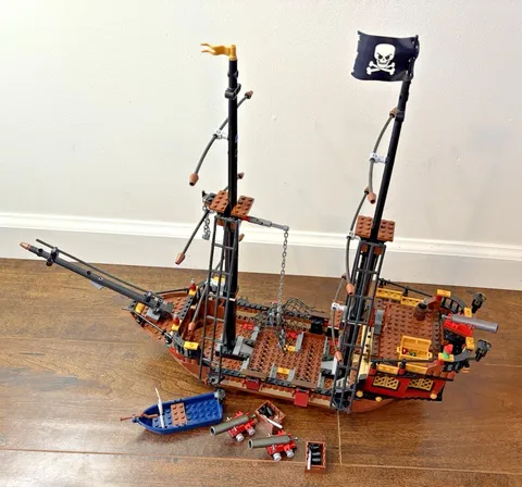 LEGO Pirates: Brickbeard's Bounty (6243) - Incomplete