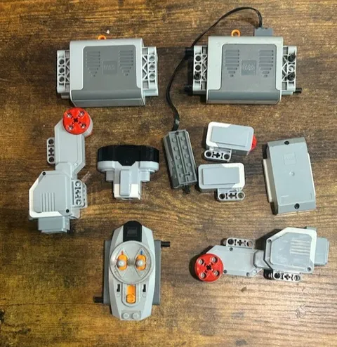 LEGO MINDSTORMS EV3 NXT 31313 Parts Lot Servo Motors and Sensors untested