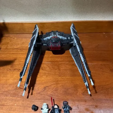 LEGO Star Wars 75179 Kylo Ren's TIE Fighter Mostly Complete w/ Minifigures