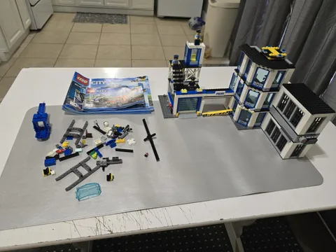 Lego City Police Station 60141 Incomplete For Parts Only Read Description 