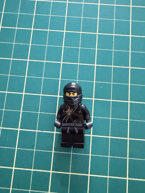 Lego Ninjago Minifigure - Cole Golden Weapons njo0006