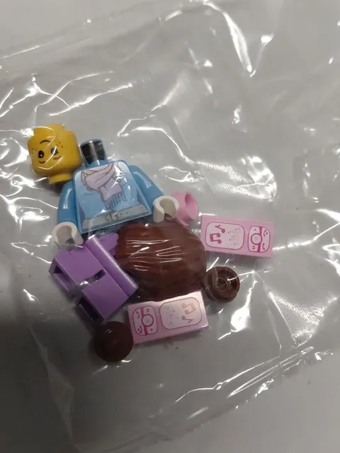 Lego Advent City 2015  Day 19 Girl Music Player Cupcake #4 NEW SEALED 