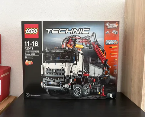 LEGO TECHNIC 42043: Mercedes-Benz Arocs 3245 NEW & Unopened EXCELLENT CONDITION
