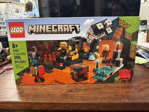 New Sealed LEGO Minecraft THE NETHER BASTION 300 pcs 21185 Box Dinged