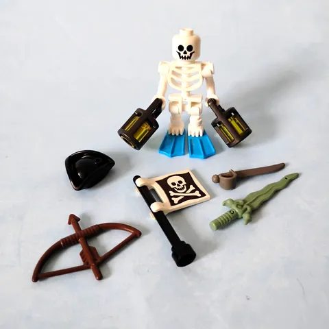 LEGO Pirate Flag Hat Skeleton Lanterns Weapons Curvy Sword Crossbow Mixed Lot B1