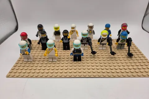 LEGO Lot of 15 Vintage Space Minifigures Ice Planet mixed Incomplete Authentic