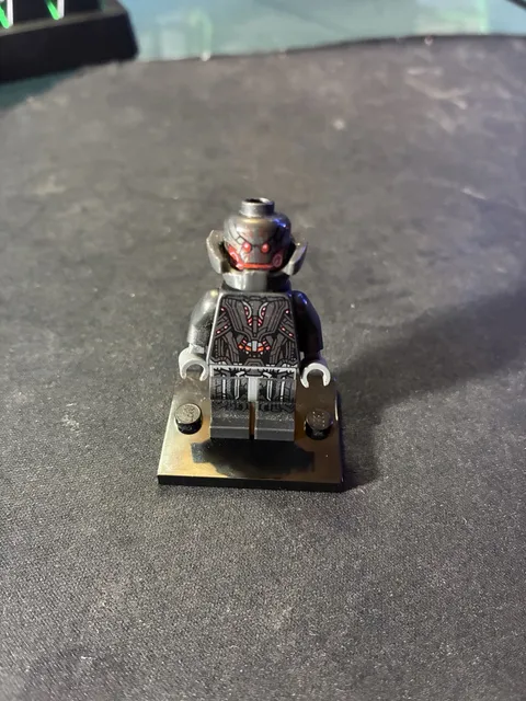LEGO Marvel Super Heroes Avengers Ultron Prime Minifigure 76031
