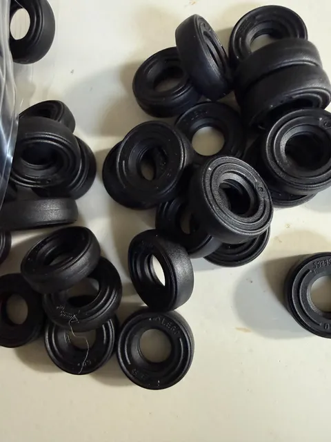 LEGO- NEW -#59895-BLACK-TIRE 14MM D. X 4 MM/SMOTH-25 PIECES