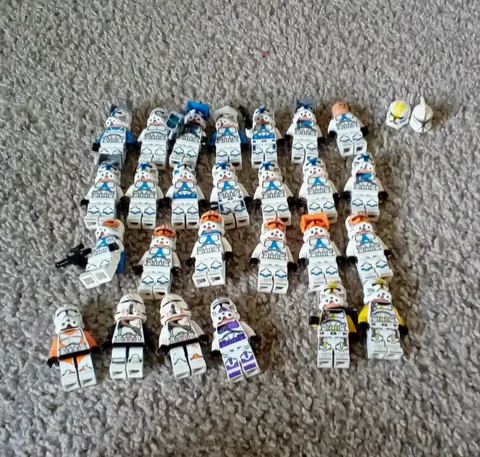 LEGO Star Wars Clone Trooper Minifigure Lot Of 26 + 2 Random Helmets Accessories
