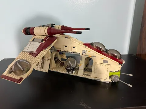 LEGO Star Wars Republic Gunship 75021 (2013) - No Minifigs, Manuals Included