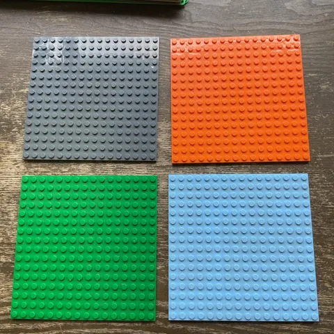 LEGO 4 Mixed Colors 16 X 16 DOT 5 x 5 INCH PLATES PLATFORMS BASEPLATES
