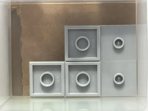 LEGO Parts - Light Bluish Gray Plate 2 x 2 1 Stud in Center - No 87580 - QTY 5