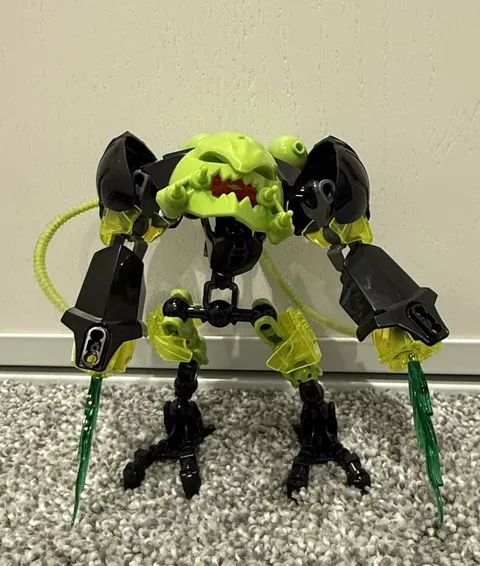 LEGO Hero Factory Toxic Reapa #6201 42 Parts No Manual No Bag Rare Retired