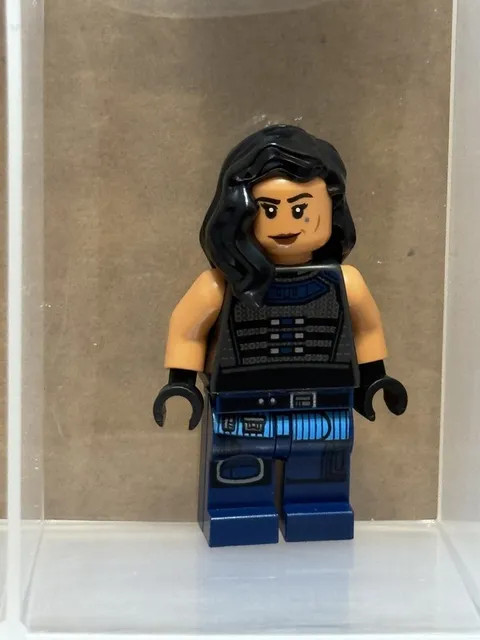 LEGO Minifigure - Star Wars Carasynthia 'Cara' Dune - No sw1058 - QTY 1