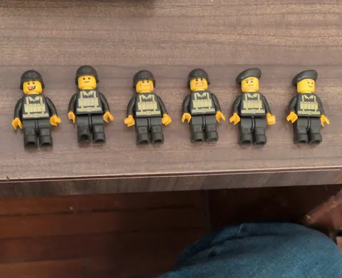 LEGO Minifigures Lot of 6 Soldier Minifigures Black Uniforms Helmets Weapons