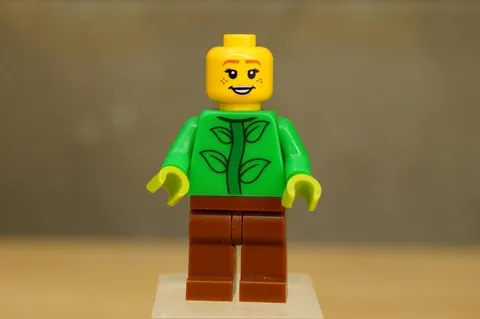 LEGO Flowerpot Girl Series 18 Minifigure 71021 Body
