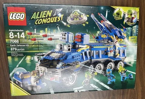 LEGO 7066 Alien Conquest Earth Defence HQ mobile launch station UFO NEW!!