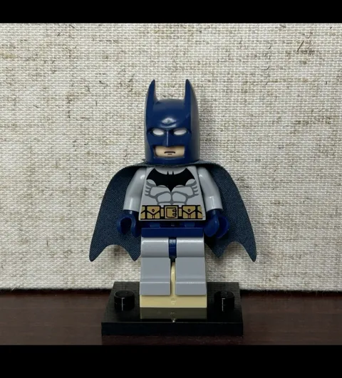 Lego Batman 7786 & 7787 BATMAN MINIFIGURE bat022 Light bluish grey, blue mask