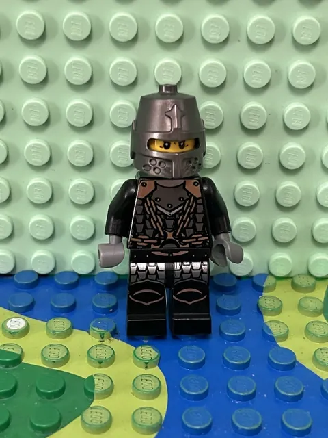 Lego Minifigures Castle Kingdoms Dragon Knight Scale Cas468