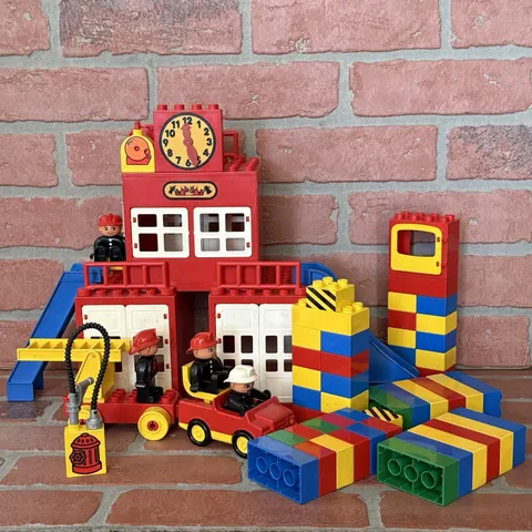 VTG LEGO DUPLO FIRE STATION BRICK LOT 2658 PARTIAL SET TRUCK FIGURES MINIFIGS