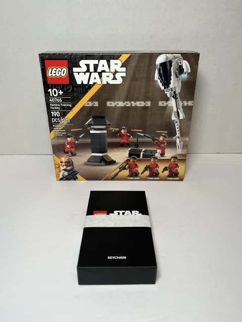 LEGO Star Wars Kamino Training Facility 40765 & Jango Fett Keychain GWP New