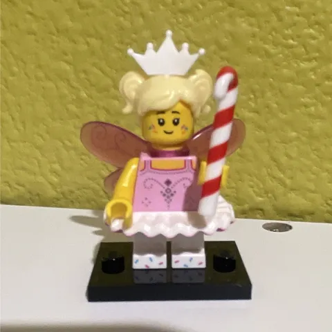 LEGO Candy Fairy Princess Girl Minifigure Crown Candy Cane Accessory Black Stand