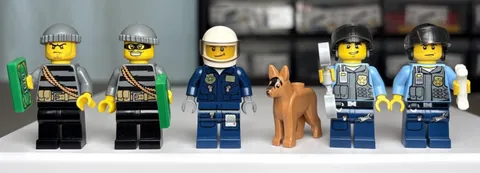 LEGO City: Helicopter Arrest 60009 MINIFIGURES ONLY Police Cops Robbers Burglars